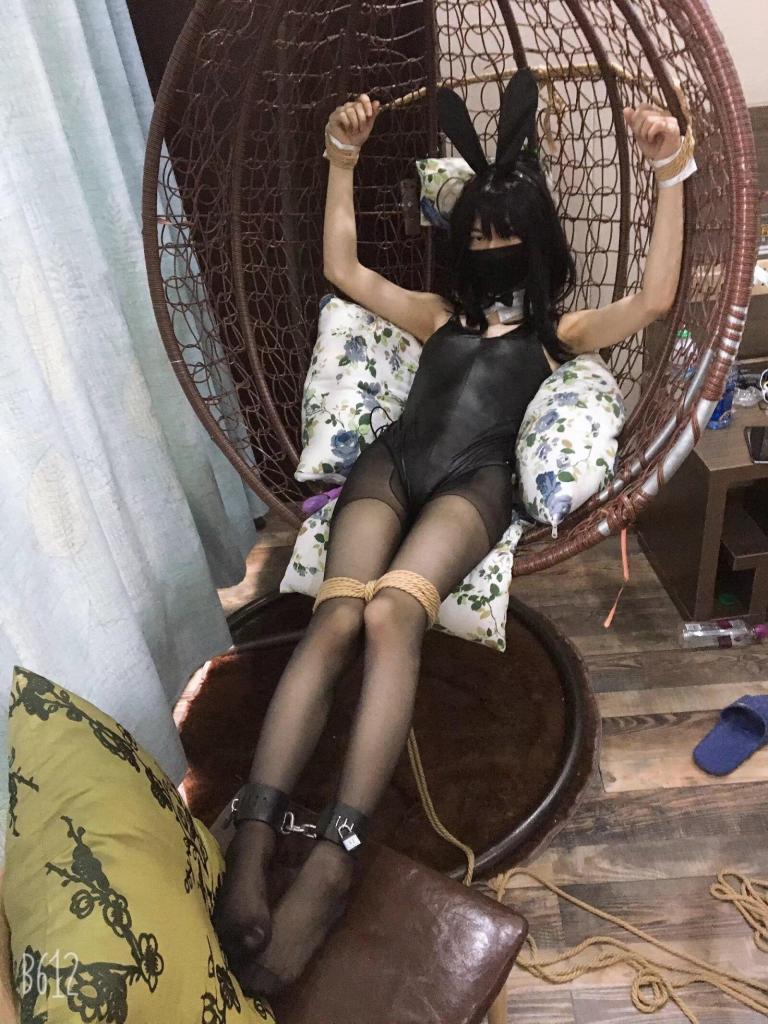旧图 - 上海浦江，欢迎女M和CDM约绳

旧图/黑丝兔女郎，吊起来折磨美足 [Lick feet,Armbinder,Bed Tie,Struggling,Kidnapping,Humiliation,固定,玩弄,脚趾]