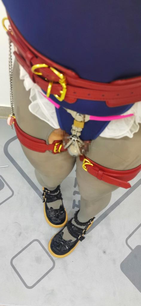 伪娘 拘束强制死库水+灰丝  日常贞操锁+尾巴插件   - 带上贞操锁以后穿上灰丝和死库水，用拘束带牢牢锁住。把钥匙统统放在盒子里，定时14个小时。要到明天下午才能解锁，白天只能穿裙子了！啊，好绝望！ [狗链/项圈,皮带,伪娘,贞操带,肛塞,假阳具,自缚,捆绑,丝袜捆绑]