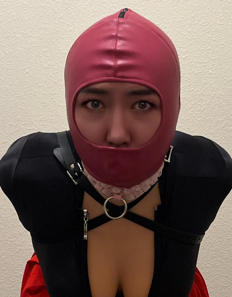 小伪娘单手套拘束 - 双臂被紧紧绑在身后的单手套里面，小伪娘只能任人摆布。 [口球,捆绑,用户创建]