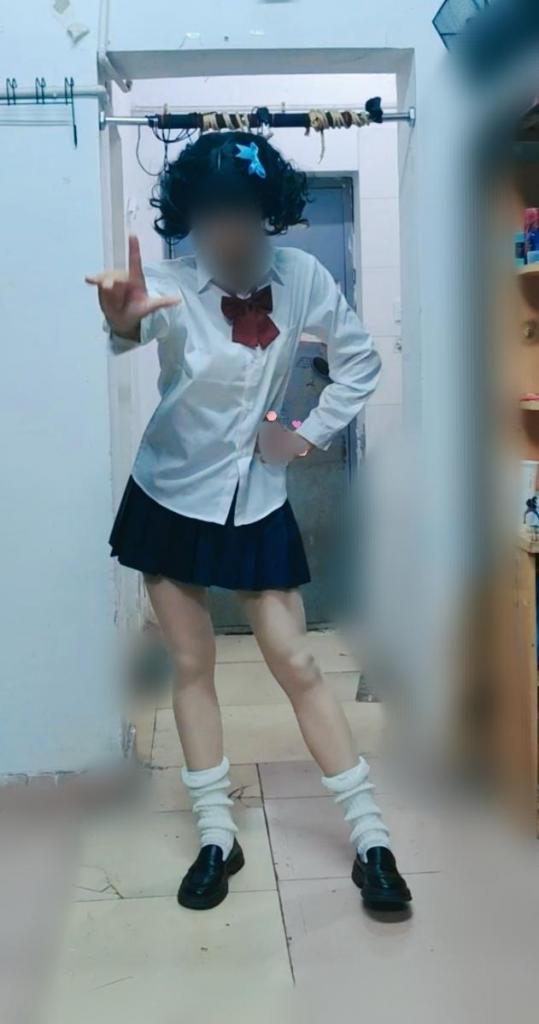 Jk自缚 - 自己尝试绑了一下上半身，宝子们加好友注明来意哦 [日式反绑,伪娘,短袜,JK,短裙（百褶裙）,短裙,用户创建,自缚]