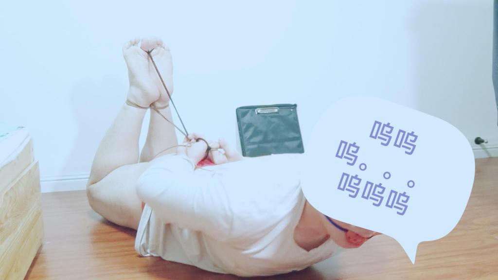 驷马紧缚小m，主人的任务，被锁在出租屋里口球紧缚驷马调教。 - 主人给小M的任务，主人提前喂好m迷魂汤，把出租屋锁住让小m自己佩戴自制口球绑好驷马紧缚，主人在m的[X_X]塞入[X_X]，让m享受[X_X]，小m[X_X]了，[X_X]和嘴里流出好多水，对了，小m的嘴里是主人赏给m的[X_X]，在m嘴里发酵了，[X_X]了流出来好多，很刺激的m自缚调教，希望大家支持呀。 [驷马（俯卧）,堵嘴,赤脚裸足,口水收集,口球]