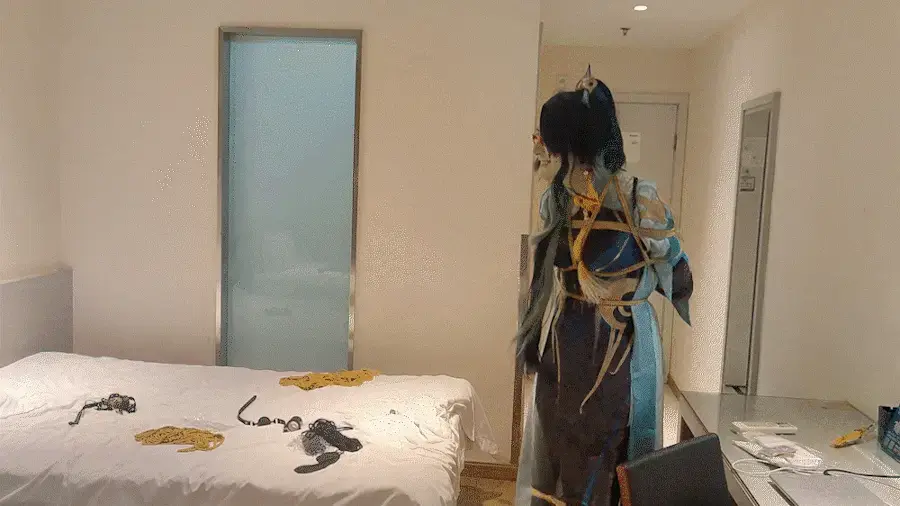 闲云的特殊爱好 居然是那个女人!<br>留云借风真君，居然瞒着自己的徒弟甘雨和申鹤，和别人玩捆绑play？<br>绑的过程有点长，拍的差点意思，所以便宜处理了