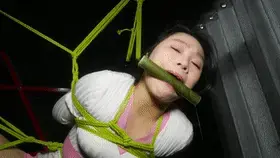 新场地定拍《女M体验悬吊的快乐》  女M来基地体验捆绑吊，女M吊起来也是很快乐 经过授权     女M来基地体验捆绑吊，女M吊起来也是很快乐的很，另外招聘模特，喜欢做模特拍片可以联系我们，定拍OO342642509