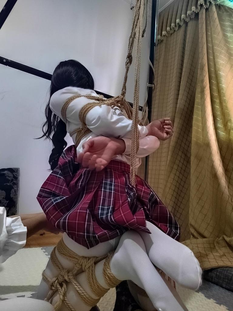 CD小楠梁紧缚训练 - 小楠梁紧缚训练
贵阳清风绳艺出品，第一次出图，请各位多多关照
线[X_X]验，定拍请加2991310532 [日式反绑,丝袜,职业（女仆）,吊缚,高手缚,后手缚（低混乱值）,跪缚,伪娘,JK]