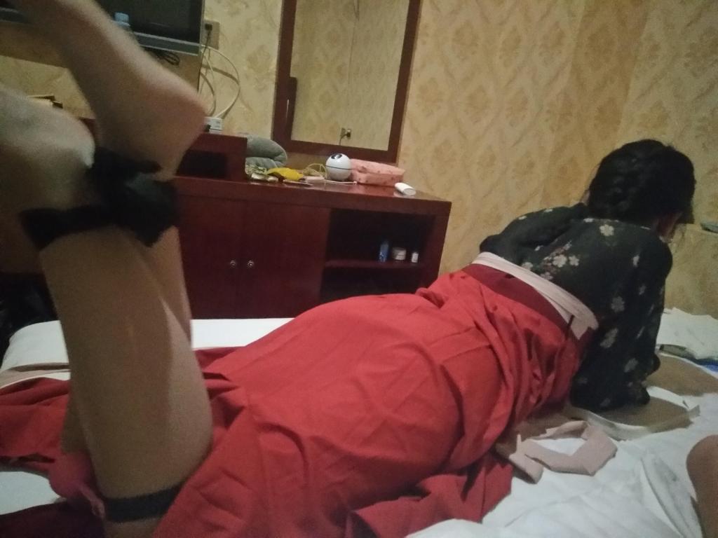 也是之前的图了，捆绑前女友的图和我自己的女装图 [脚铐/脚镣,中国女孩,汉服]