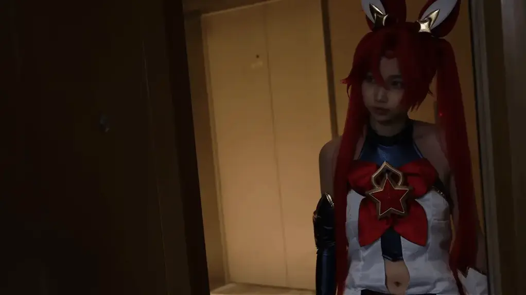 【定拍转公映】魔法小队的消亡(二) 背景：女主Jcs是守护城市的星之守护者(魔法少女)小队的成员之一，她的队友兼队长Ls已经在上一集中被反派魔王残忍的勒杀了<br>Jcs收到虚空怪物入侵的信息，来到魔王的地盘应战，谁知魔王此时收起了魔力，假装成是一个普通人，被Jcs一脚放倒，<br>“像你们这种魔族，就算再怎么隐藏气息，也逃不过我们星之守护者的眼睛，说吧，Lcs在哪里!”<br>魔王：“我是不可能告诉你的...”<br>Jcs是暴脾气，走上前直接用短靴用力踩魔王的头部!