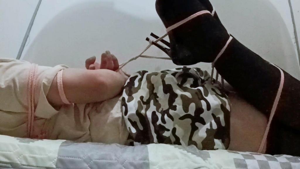 CD自缚捆绑 - 因为喜欢被紧缚的感觉，所以自己在家随便玩玩
