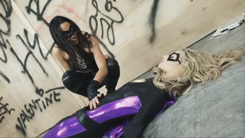 HK | Nightshadow vs Violet 1 our super heroine Nightshadow hits Violet with repeated shadow hits to knock her out, she then wakes her up and snaps her neck with a shadow -- Fatality