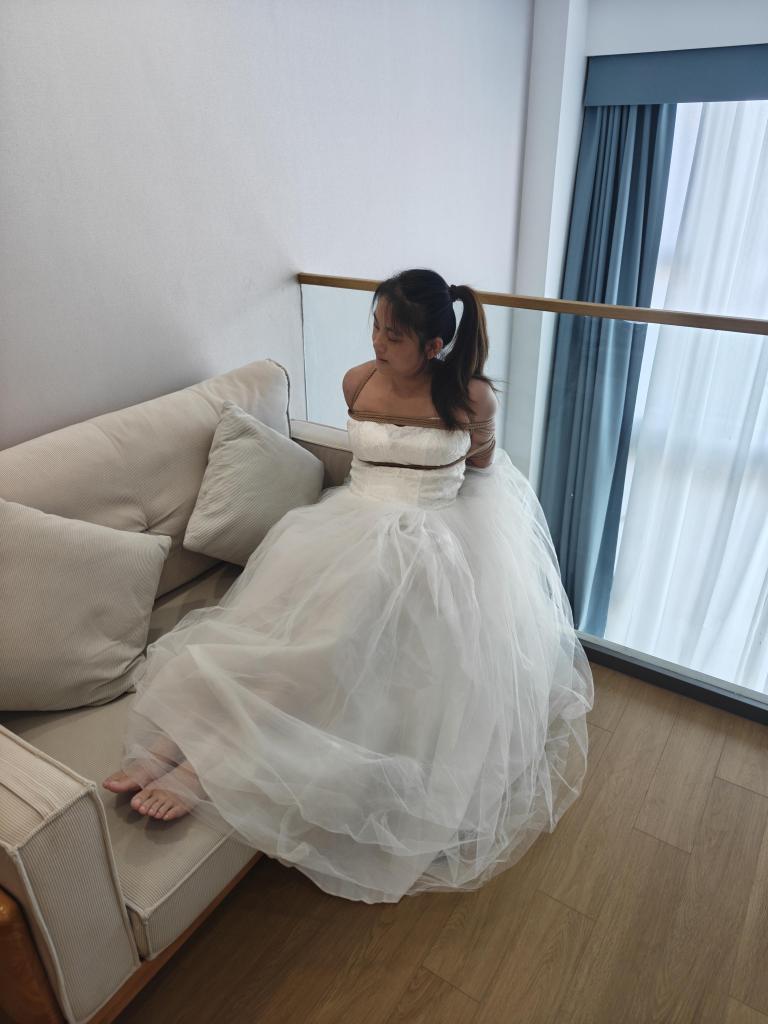 更新一组，绳模婧晶的婚纱驷马 - 代发图片中模特信息，【别恶意骚扰，喜欢文明礼貌的沟通和认真做事的人，无X，介意的就不要加了，耽误彼此时间】 模特，净身高160cm，体重120斤左右，人在苏州昆山， 联系方式：2586886739 回答问题备注“狐妖”，觉得合适了再加