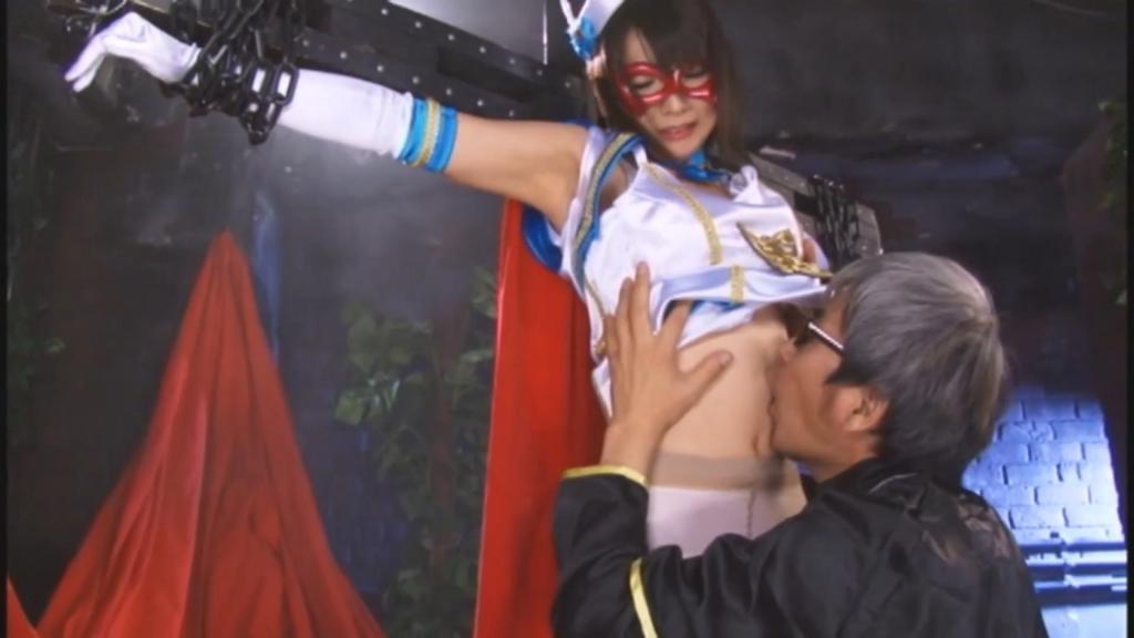 【精翻中文】魔法美少女戦士フォンテーヌ 被神明赐予魔法之力的泽村优香，化身为魔法变身美少女芳丹，一直与企图毁灭世界的恶魔迪亚维尔及其爪牙们战斗。某日，优香在上学途中发现一位被魔物袭击的修女，她避开旁人目光，用魔法粉盒变身成芳丹，凭借巧妙运用斗篷的华丽战斗击败了魔物。当晚，优香做了一个梦——梦中她被从卵中孵出的魔物幼崽们折磨，最终力竭而亡。因挂念梦境而彻夜未眠的芳丹，在上学途中发现一位从未见过的凶猛魔物正在袭击神父。她变身成芳丹投入战斗，然而那个敌人——阿里格尔，是前所未遇的强敌。芳丹虽苦战之下终于将阿里格尔逼入绝境，却在对方占据优势的湿地地带被逐渐逆转，最终被阿里格尔锐利的獠牙逼入绝境。濒死的芳丹听到了神明的声音，想起了面对无法抗衡的强敌时使用的禁忌魔法，然而……[BAD END]<br>神さまから魔法の力を授かった沢村優香は、魔法変身美少女フォンテーヌに変身し世界を滅亡させようとする悪魔デアビルとそのシモベたちと戦い続けてきた。ある時、通学途中の道で魔物に襲われているシスターを見つけた優香は、人の目を忍び魔法のコンパクトでフォンテーヌに変身すると、マントを巧みに使った華麗な戦いで魔物を倒す。その夜、優香は卵から生まれた魔物の子供たちに苦しめられ力尽きる夢を見る。夢が気になり眠れない一夜を過ごしたフォンテーヌは、通学途中に見たこともない凶暴な魔物に襲われている神父さまを見つけ、フォンテーヌに変身して戦うのだが、その敵、アリゲルは、今までに出会ったことのない強敵だった。苦戦しながらもなんとかアリゲルを追い詰めるフォンテーヌ。しかし、アリゲルに有利な湿地帯に入り徐々に逆転されアリゲルの鋭い牙で大ピンチに見舞われてしまうのだった。瀕死のフォンテーヌに神様の声が聞こえ、適わないほどの強敵が現れた時の禁断の魔法を思い出すフォンテーヌだが…[BAD　END]  <br>作品番号<span style='color:#b0b0b0;'>[購入後に隠しワードが表示されます]</span>分享均为定制精翻，感谢支持