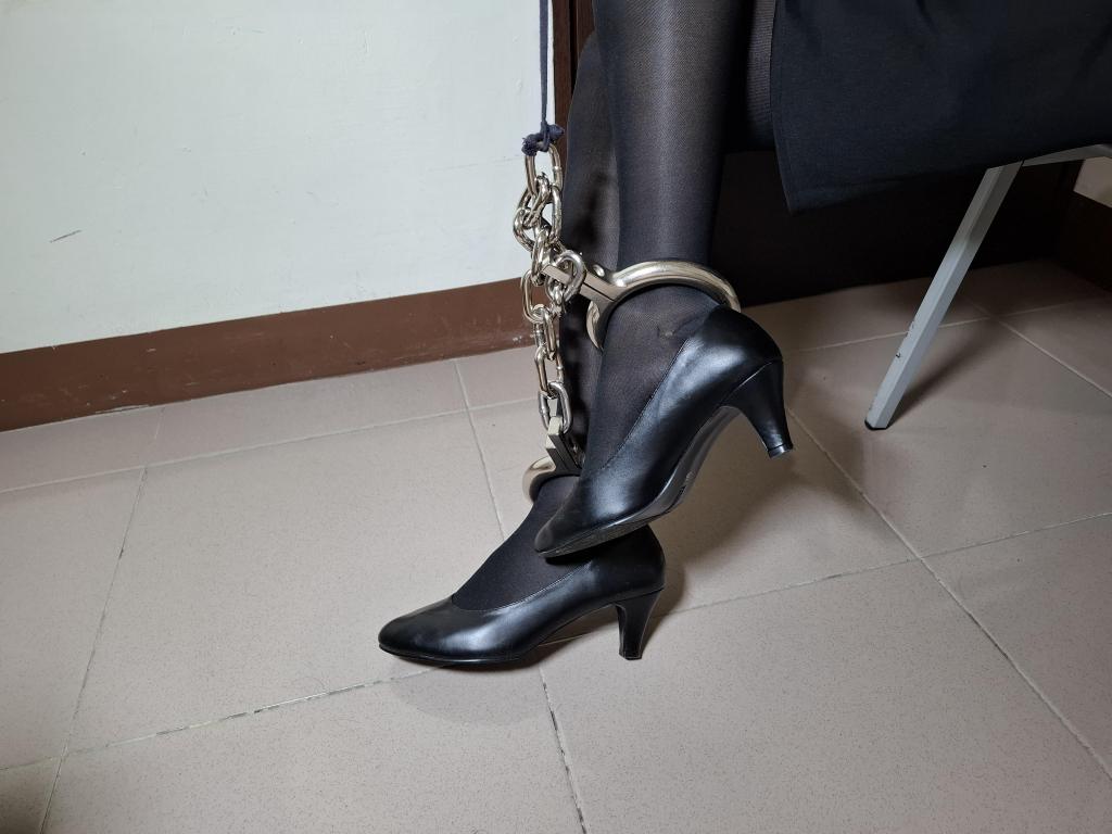 下班后的重镣女白领 - 下班后的重镣女白领