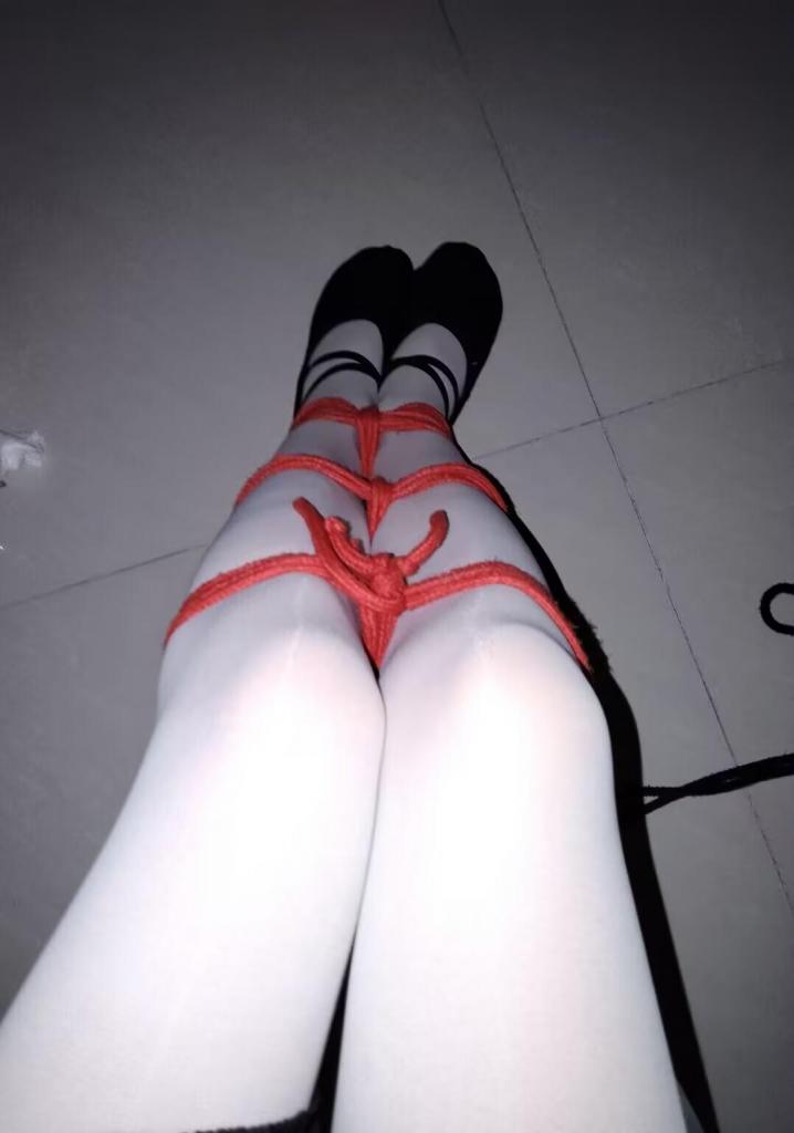 白丝捆绑，体操服龟甲紧缚 - 白丝捆绑，外加体操服龟甲自缚绑腿