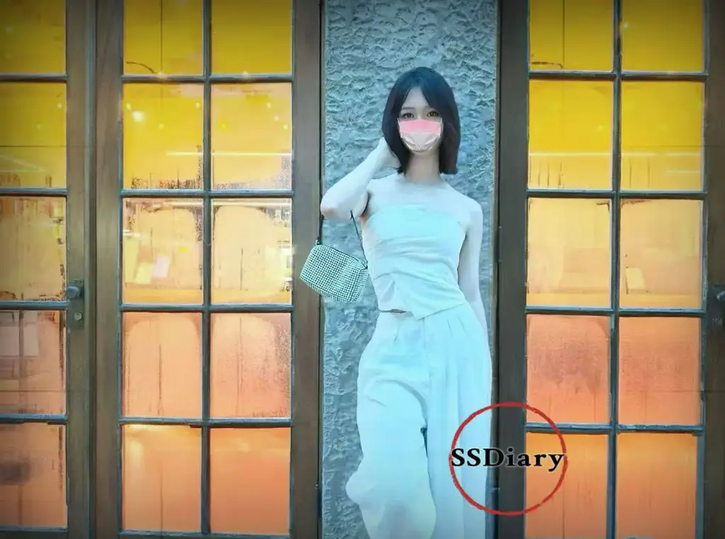 Diary上课日记之杭州上海责控天花板女主｜图片内容：女主图｜双S胶带木乃伊｜丝袜责控上课调教图｜  - 坐标：上海杭州各一半时间｜责控天花板女主｜176cm技术颜值顶流00后｜ 推项：胶带木乃伊｜｜鬼责｜丝袜责｜连榨强取｜
Diary职业不知名高校PHD牛马老师，多年江浙沪出差约课记录与分享，也是想帮助同好入圈了解避免踩坑，过滤口嗨，高质量局，萌新等初次体验感很重要，结合好自己的喜好和项目沟通，不会超过地区均价，低价勿扰不能保证技术和手法，安全与卫生，都是为了优质体验所以低质量局没有，圈内老牌口碑较好女主和优质素质有经验女大居多，部分女主是硕士毕业，技师转型不可能推荐体验，粉丝同好留子和企业高管居多，所以懂得都懂，高效素质沟通。有同好有想联系【女主推荐】【定拍】【约课】：Q+810184553 [Diary日记]