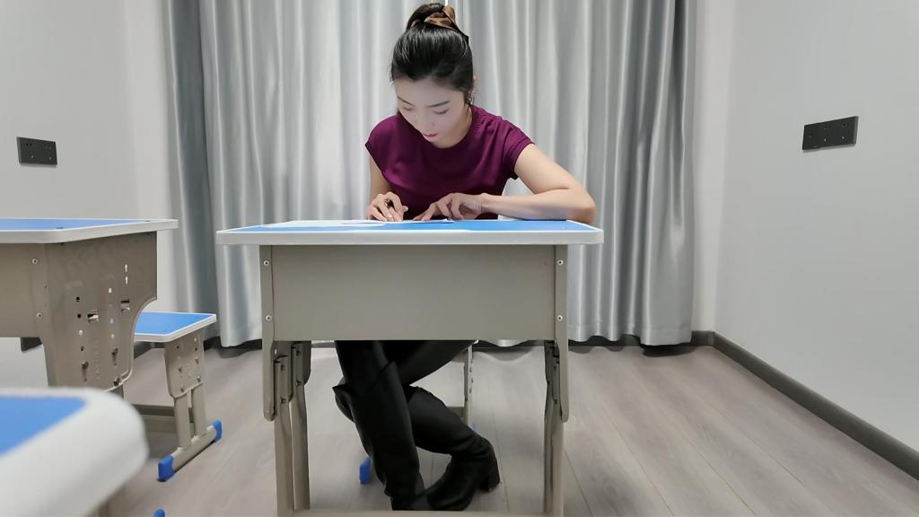 惩罚林玥打手心 林玥上课不好好听讲，被老师惩罚打手心200下，罚站....本工作室提供私人定制绳艺视频、私人定制绳艺体验、剧本体验、出售原味、另外招募绳艺模特、视频统一解压密码h123456 定拍联系QQ1434003729加我注明妖狐吧
